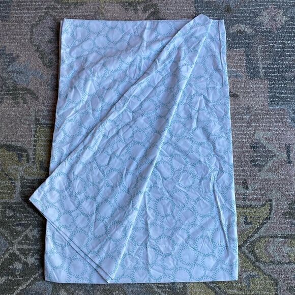 Room Essentials Dropped Circle Design Bed Pillow Cases - Picture 7 of 7